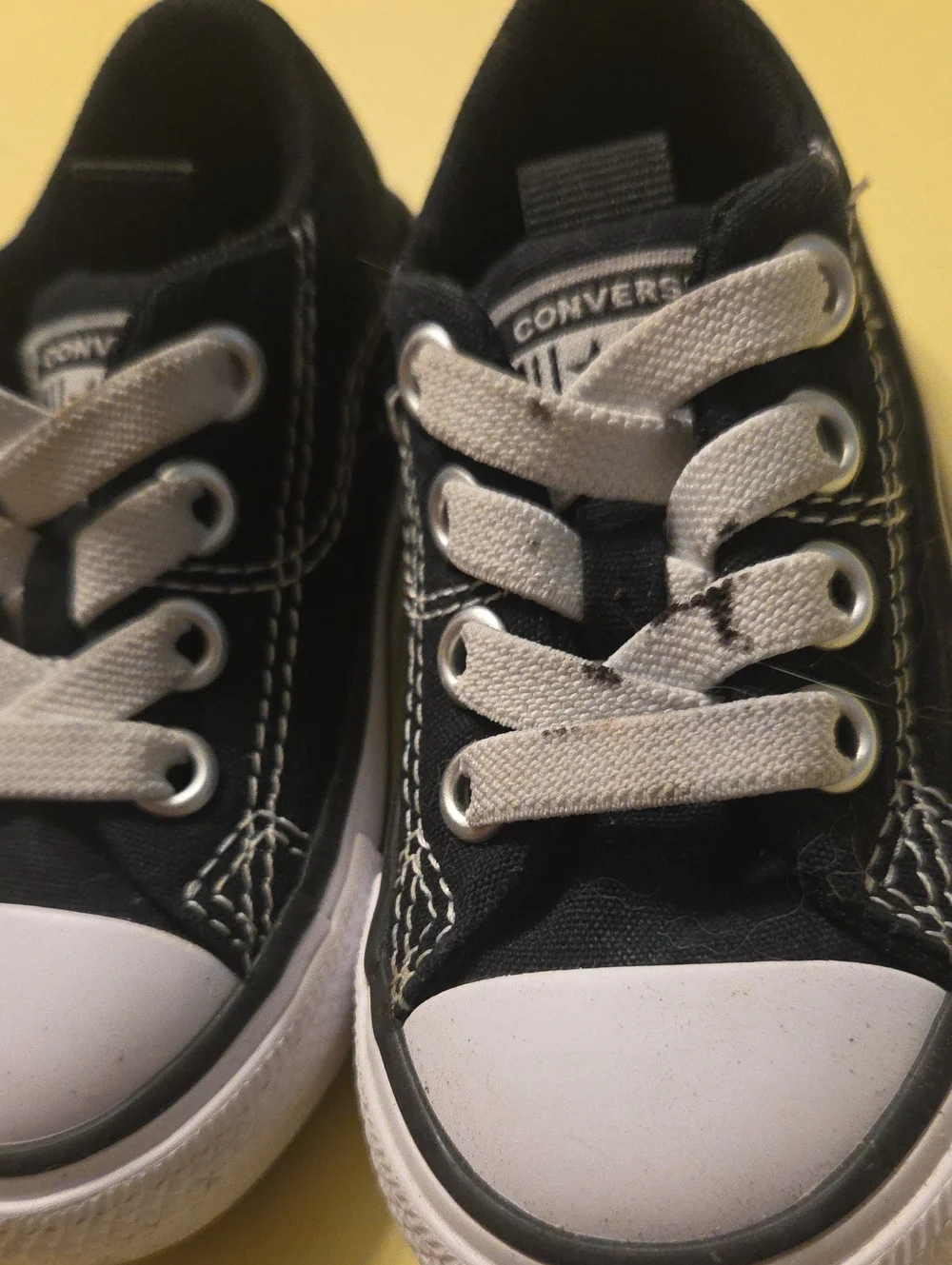 Converse Toddler Kids Sz 5 Black and White Low-Top Canvas Sneakers